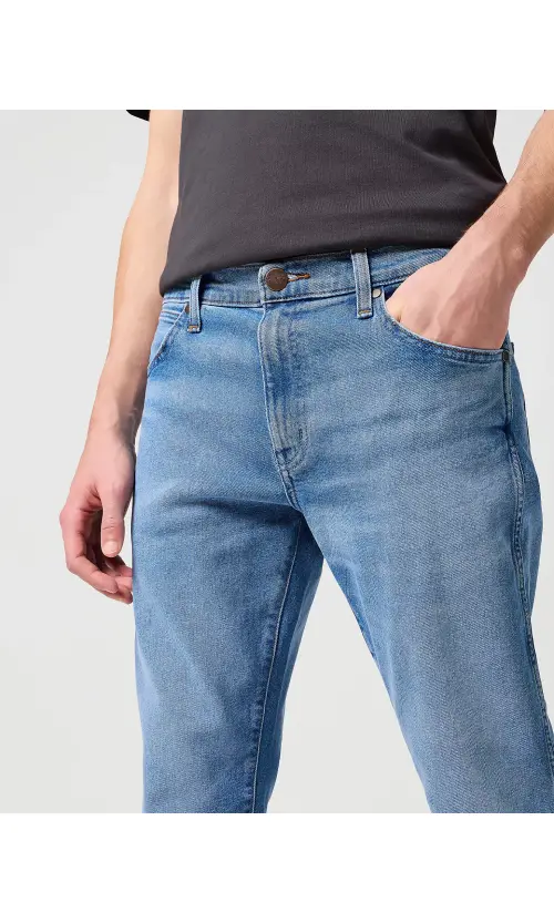 Wrangler Ανδρικό LARSTON 812 COOL TWIST Τζιν Βαμβακερό Παντελόνι Slim Tapered-Fit – Washed Blue